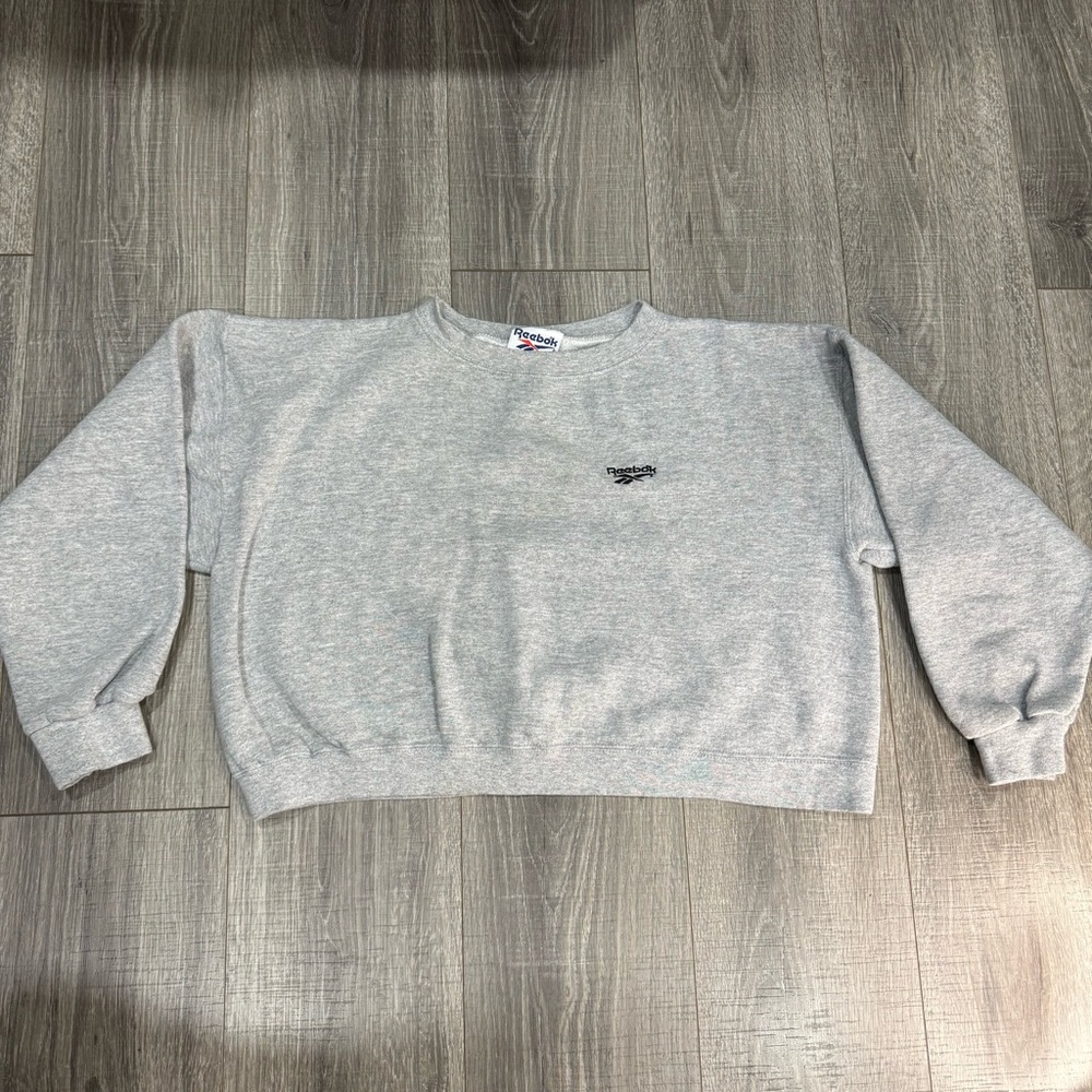 Reebok vintage 1990s Heather Gray cropped crewneck embroidered logo boxy
